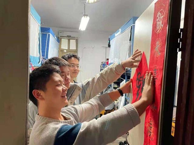 光明日报: 中国地质大学(武汉)7000“福”字送新年祝福