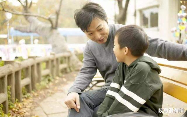 新疆: 一小学女生为防妈妈偷看手机, 用英文和同学聊天, 网友支招