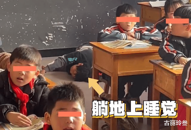 山东一小学生上课就躺地上睡, 独坐后排疑似被孤立, 老师: 没办法