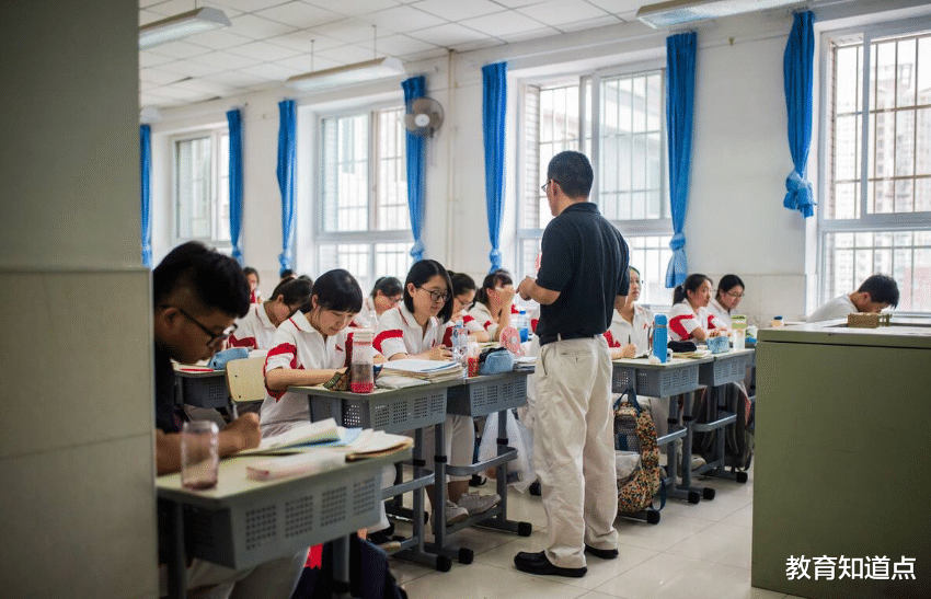 这3种情况属于违规补课, 学生、家长们纷纷拍手叫好, 教师直言: 早该如此了