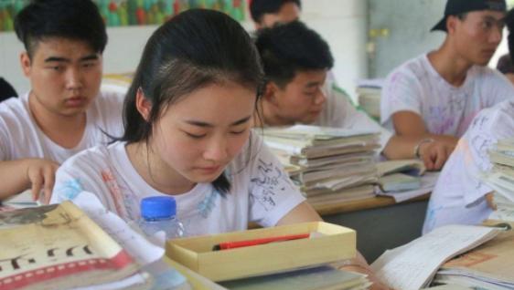 高考遭遇滑铁卢后, 马嘉祺二战艺考, 提前进入2022年高考备考状态