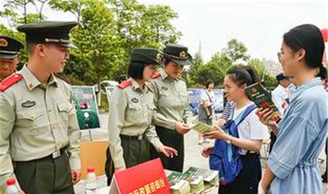 没有人告诉你大学生参军的好处, 看后才明白, 网友: 我也不说