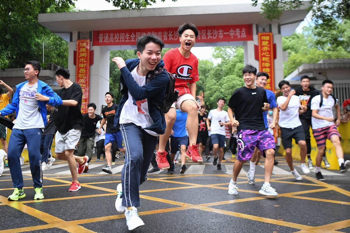 一家四口只剩她, 18岁高考女孩打工挣学费: 让天上的爸爸为我骄傲