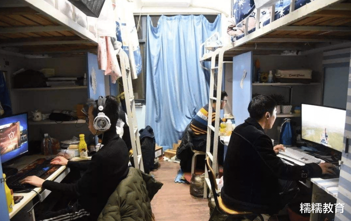 大学寝室“鬼屋”第一视角, “阴间宿舍”成焦点, 学生直呼不敢住