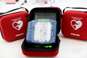“救命神器”AED进校园院校合作开展中学生急救技能培训