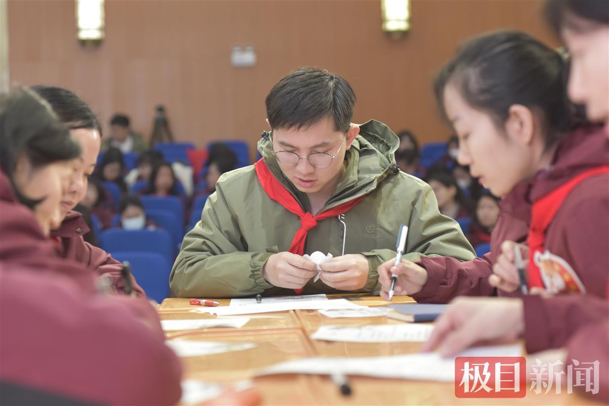 语文老师煮热干面, 数学老师上起了体育课, 小学老师换岗体验收获别样体验