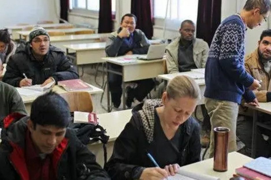 留学生在华待遇惹争议, 入学门槛低奖学金还相当高, 国内学生不满