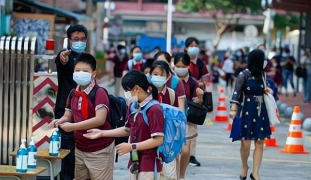 学生期末考试全A, 旁边一行字却引人注目, 家长表示自欺欺人