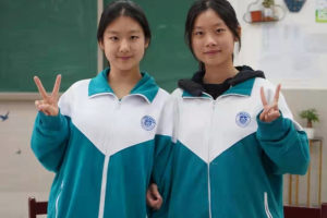 广州同校两女生被北大预定! 不用高考直通名校, 有何法宝?