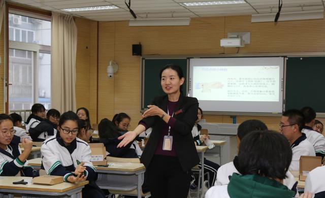 学校“阴阳课表”惹争议, 是为了应付检查, 还是真的为学生好?