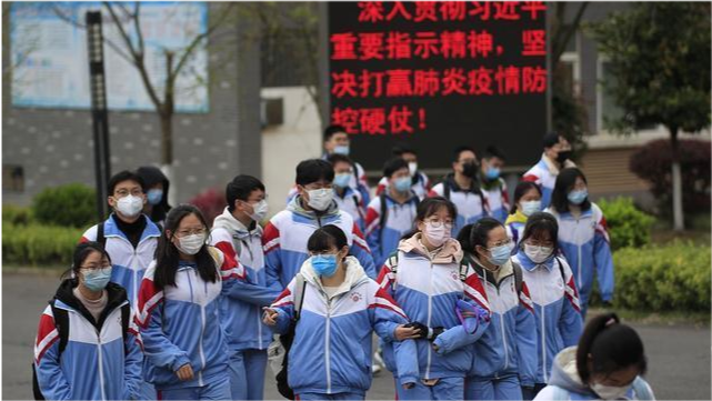 雷竞技raybet即时竞技平台
住宿生寒假回家, 如同大型“逃荒”现场, 父母尴尬地不想相认