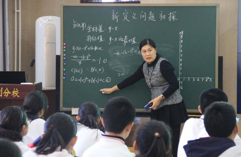 城里老师开始羡慕乡镇教师, 工资虽不高, 但不必面对高标准的家长