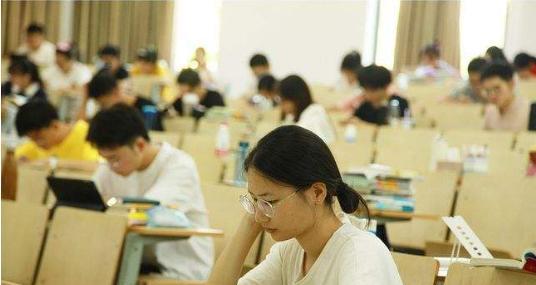 女大学生因“买空调”被孤立, 自己掏钱自己享受, 难道有错吗?