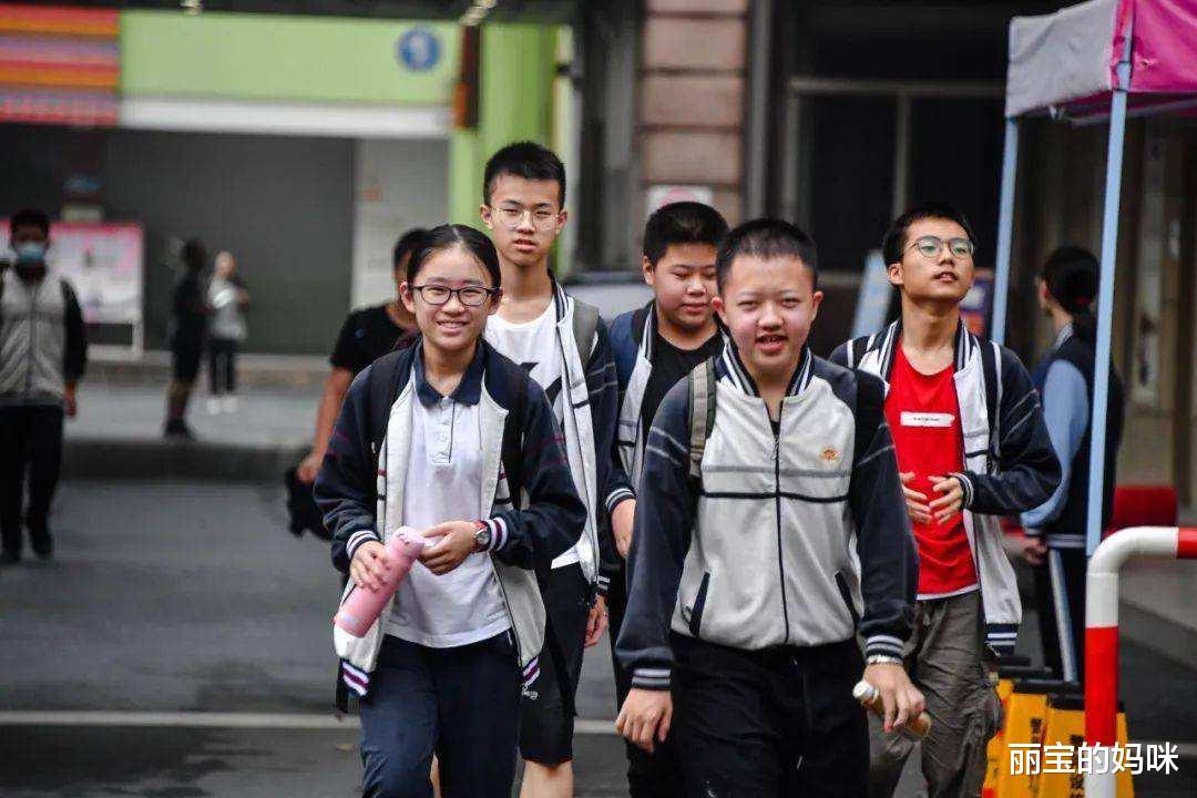 2022年寒假进行时, 中小学生迎来“轻松”假期, 家长们却忧心忡忡