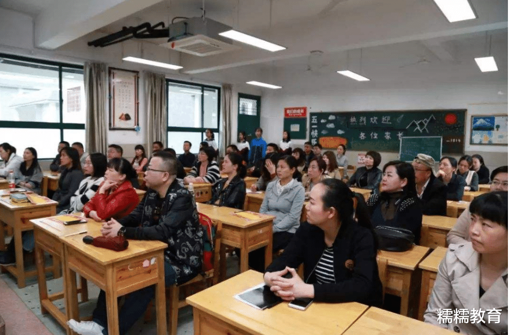 小升初家长会, 倒数第一名的家长讲话, 寥寥数语让老师为之道歉