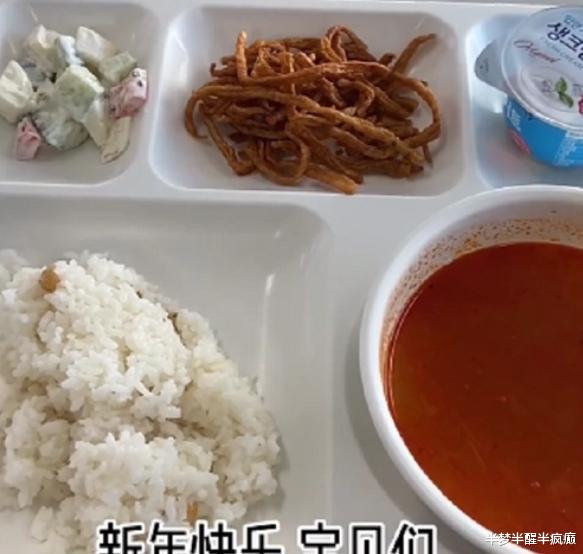 留学韩国大学生晒“新年饭”火了, 妈妈喊话: 回来吧, 太可怜了