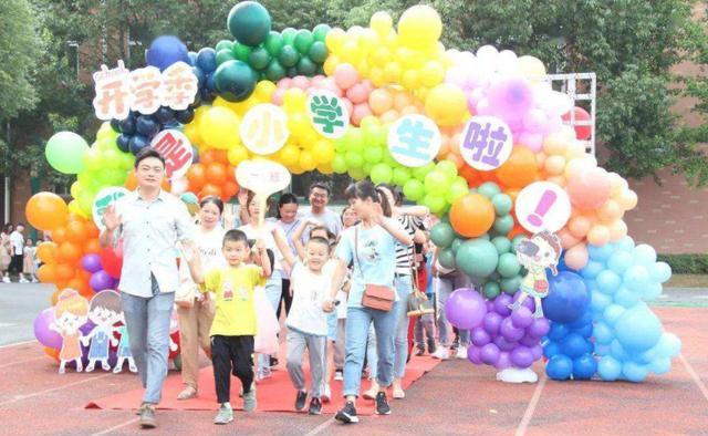 幼升小入学年龄或将调整, 上级部门作出回应, 老师听闻若有所思