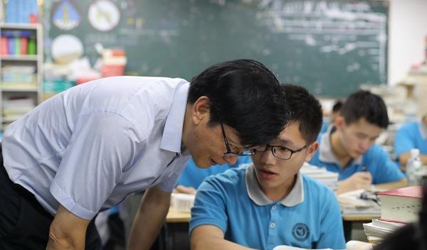 让数学课在新奇巧的情景中富有动感, 才能激发学生学习数学的兴趣