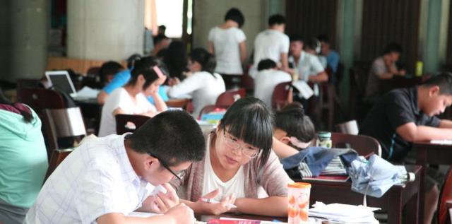 又一“铁饭碗”开始招人了, 期满2年有望转正, 大专生也可以报名