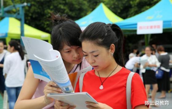 北京这三所学校已被官媒点名, 毕业文凭一无用处, 浪费学生青春