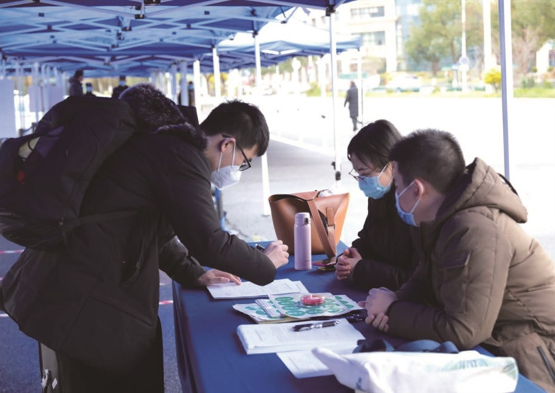 温州肯恩大学筑疫情防线迎师生返校:校门口设温州防疫码异常处理点 校内有隔离房