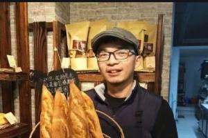 9年前, “本硕连读”苦战7年的黄晓斌, 选择开面包店, 后来怎么样