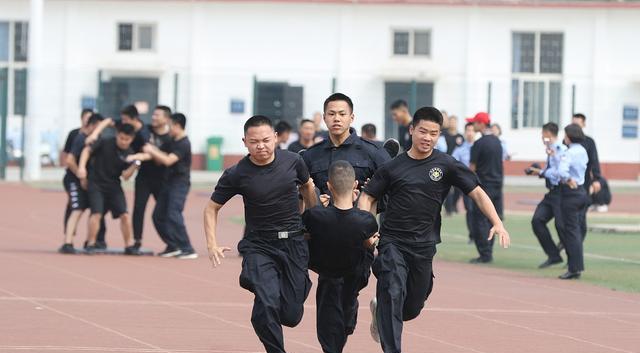 要在“公大”和“刑警学院”这两所警校中抉择, 该选择哪一所警校