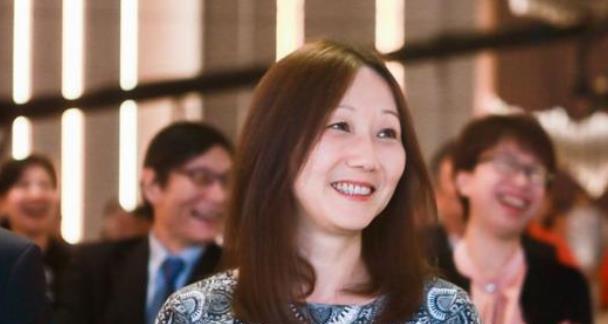 985教授夫妻用心培养女儿, 没想到她成为顶级科学家后, 改为美籍