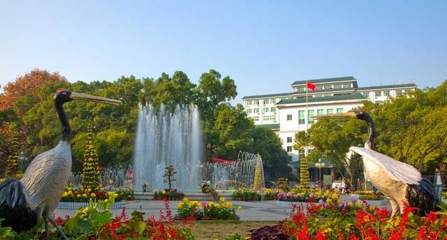 湖北省高校排名出炉: 武汉大学重返榜首, 华中师范大学表现优异