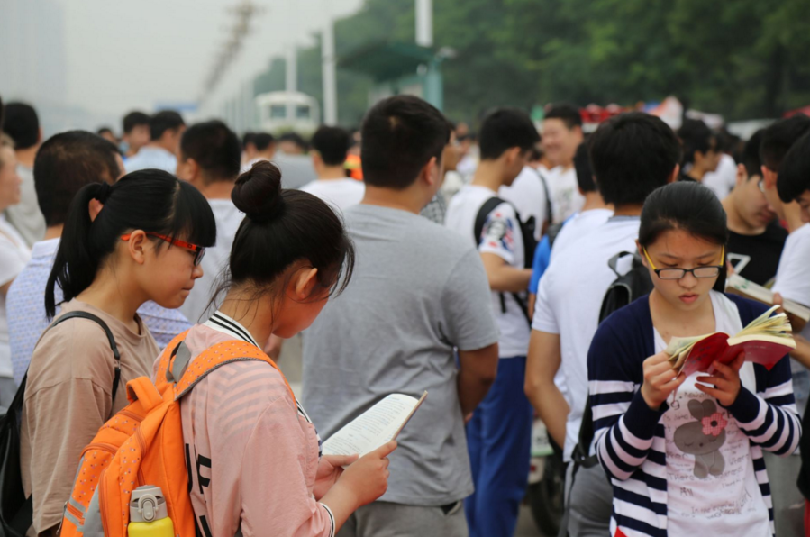 家长想让学生顺利通过高考, 尽量别说这3句话, 否则影响很大