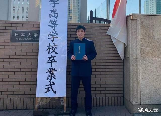 张本智和高中毕业了! 参加学校毕业典礼, 即将入读早稻田大学