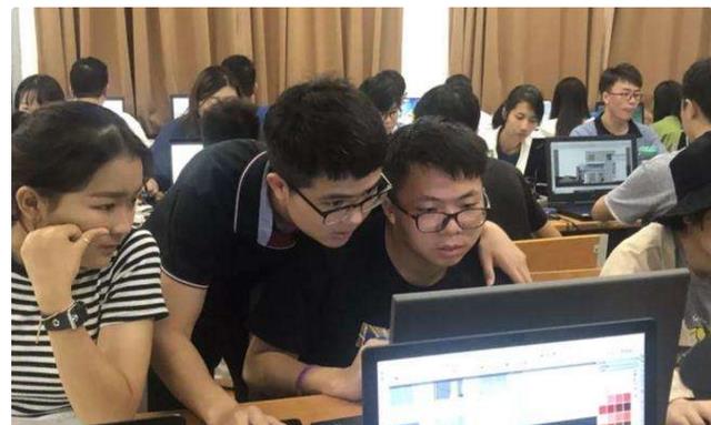 西安交大美女学霸, 大学期间18门课满绩, 这才是学生们应该追的星