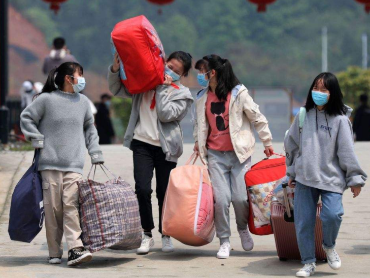 谁家正经大学4月份开学? 大学生的另类吐槽, 炸出一群开学幸存者