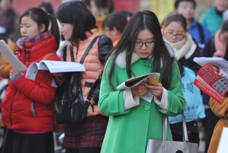 考研“取消复试”呼声渐高，官方回应一针见血，寒门学子表示支持