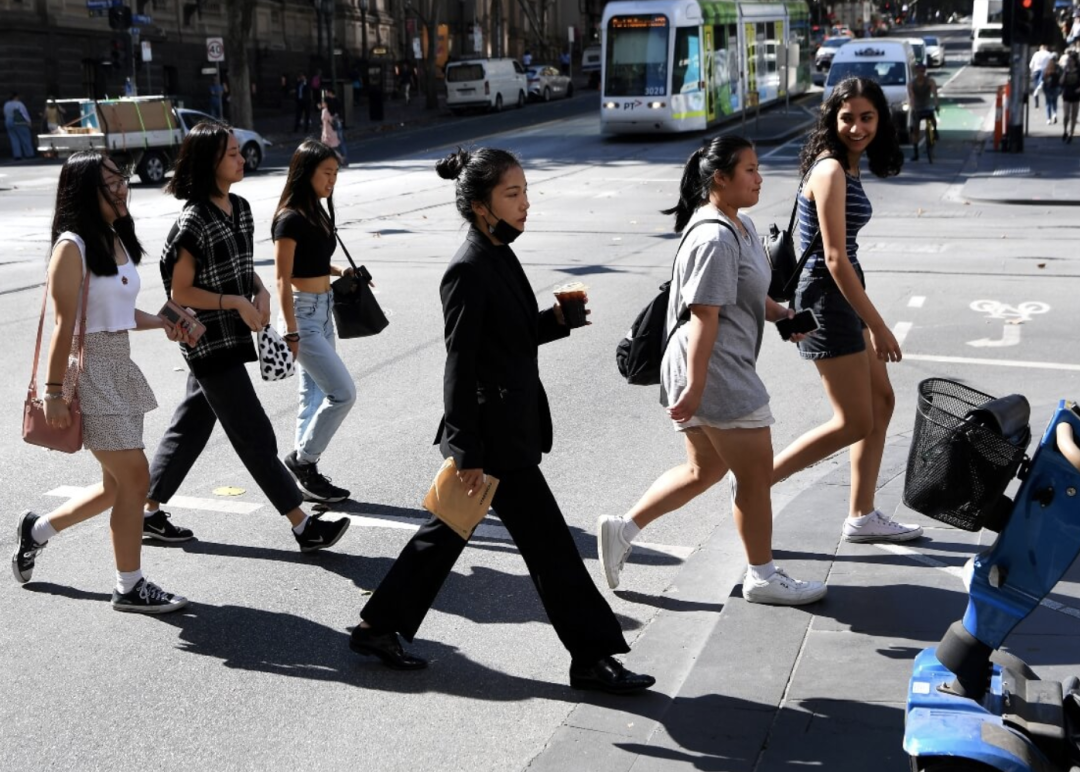 最新发布! 澳洲留学生女生越来越多, 中国女生成主力! 暴涨500%~