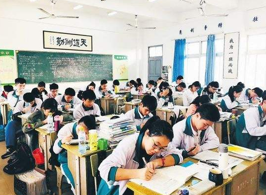 这六所大学的学子太幸福了! 还没毕业就被录取, 就业堪比铁饭碗