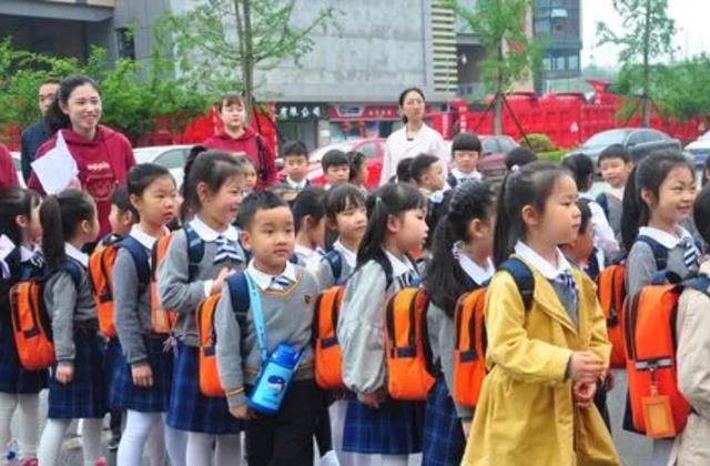 幼儿园学生首次入园, 选择春季还是秋季, 多位宝妈给出参考答案