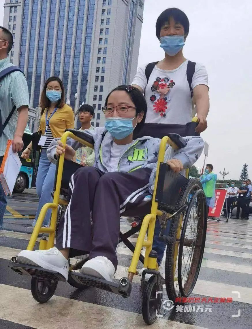 三八节 | 高分考上大学的“轮椅女孩”, 现在还好吗