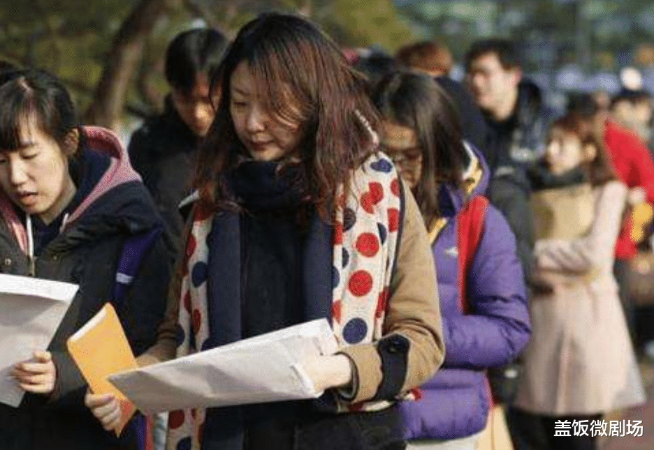 韩国人考公务员有多难? 800人只录取1人, 30岁考生连考8次没考上