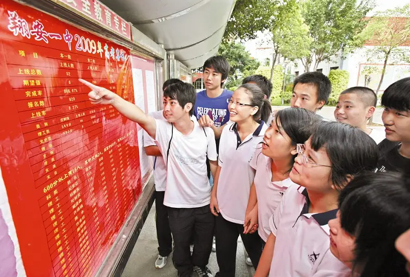 街头采访东电老学长, 揭秘62年大学生的样子, 和现在差距很大