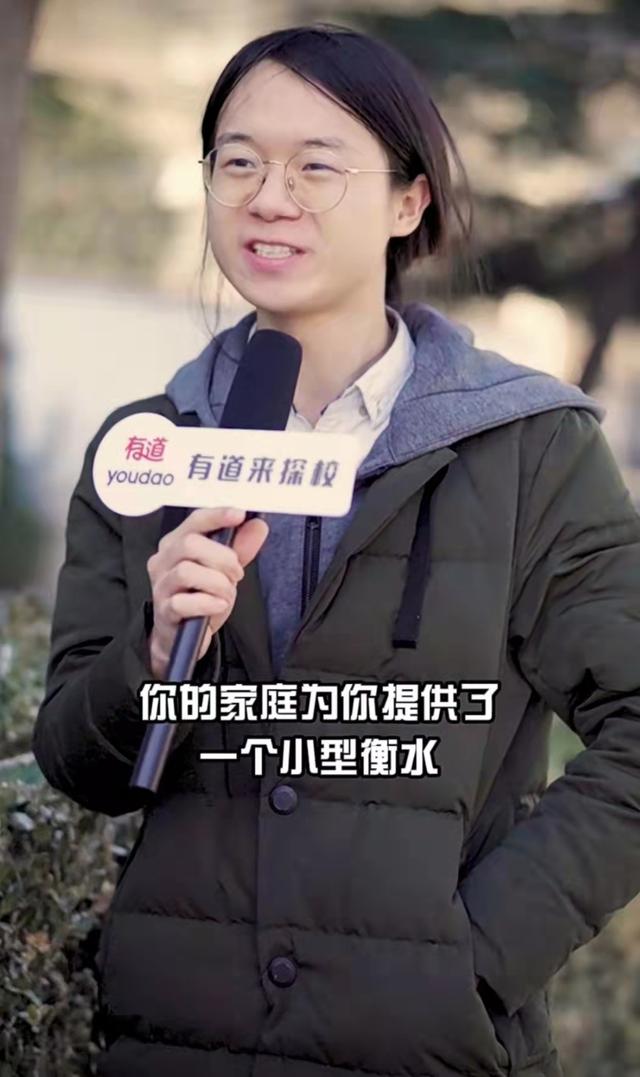 清华直博留长发酷似女生, 爆出家庭, 网友直呼: 王炸