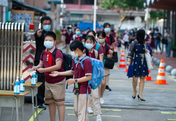 开学不到一个月, 多地学校下发停课通知, 初三、高三学生迷茫了