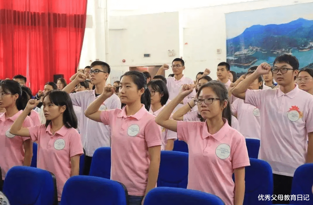 大学生入党难以把握, 是辅导员负责还是党支书? 学生早了解早准备