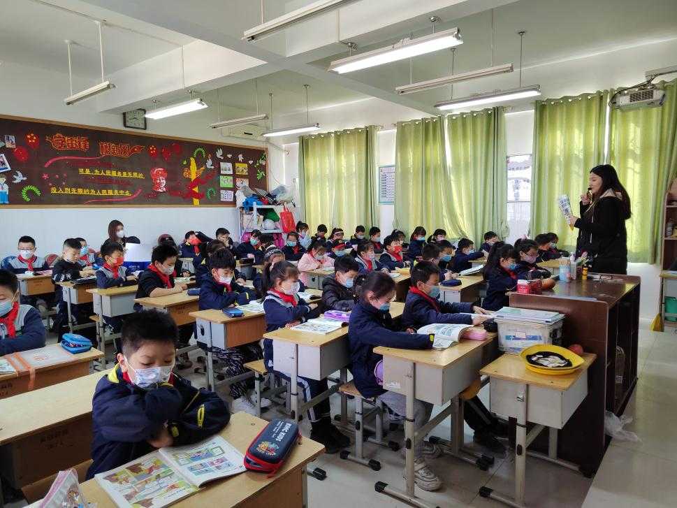 郑州市金水区纬一路小学“师徒结对”观课活动拉开帷幕