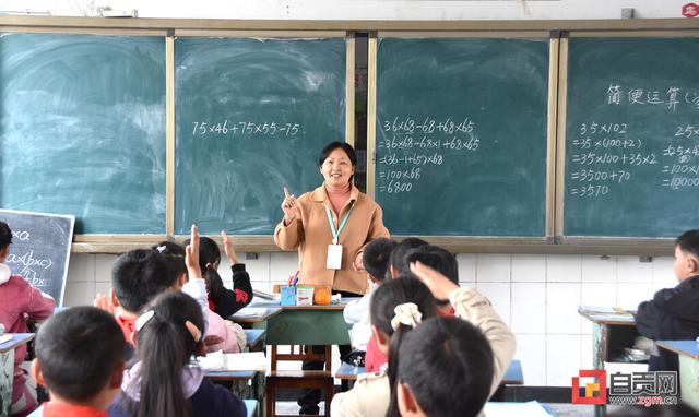 用行动诠释无私奉献的敬业精神——记荣县留佳镇小学校教师李桂英