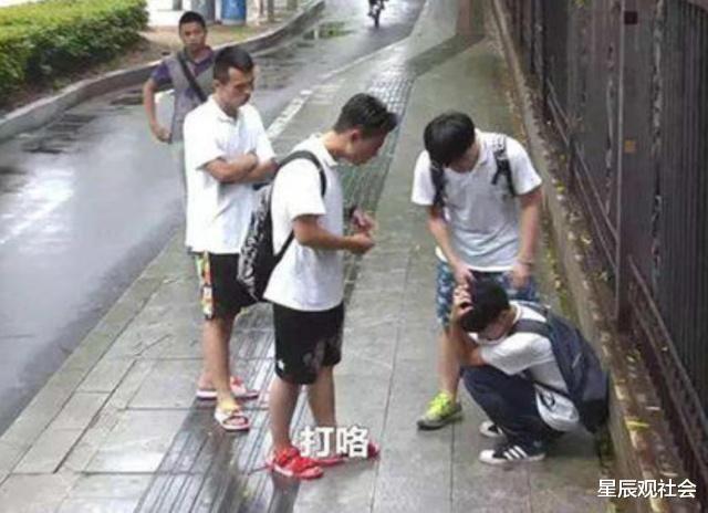 2019年, 昆明一大学生从10楼跃下, 跳楼前: 妈, 我不跳, 就抽根烟