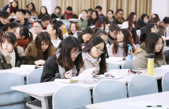 浙传学生有多“内卷”? 学生深夜开直播, 只为完成KPI顺利毕业