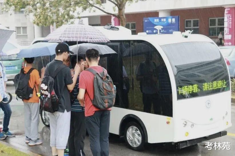 太卷了! 上海交大老师给学生送餐, 顺便研发了“送餐神器”