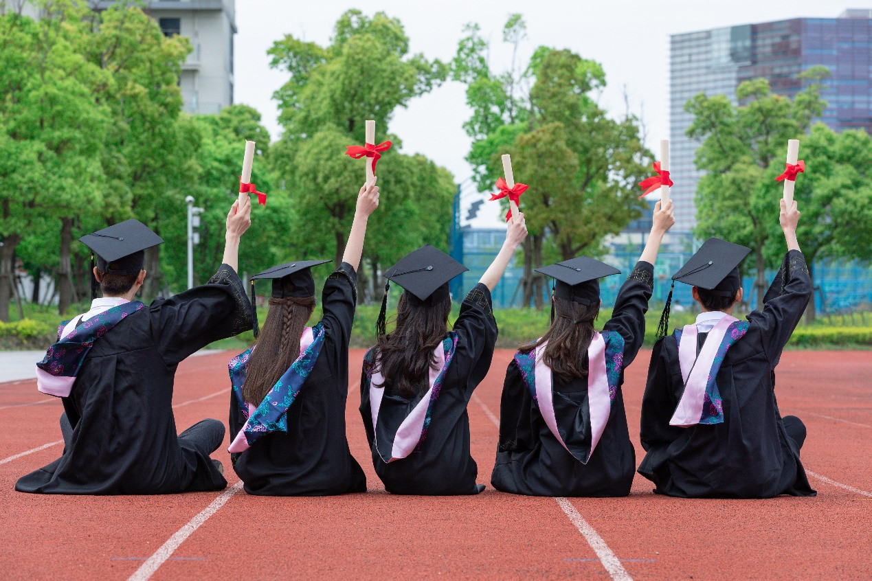 大学毕业想考公务员, 这件事不能做, 否则失去应届毕业生身份