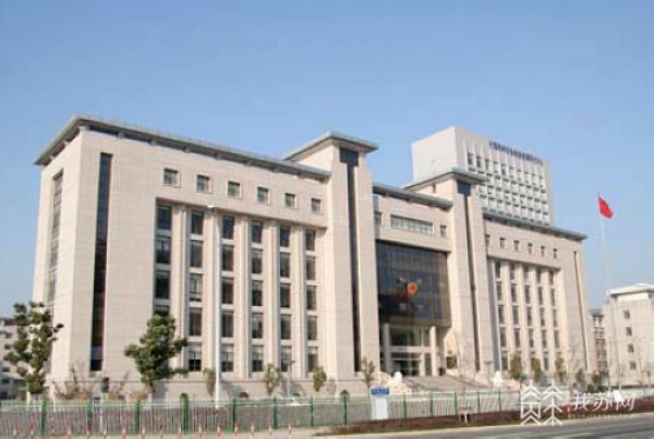 未成年学生偷跑出宿舍受伤 向学校索赔被法院驳回